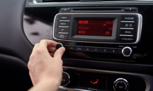 Rádio je najdôveryhodnejším typom média v Európe, podľa prieskumu dôvera v online prostredí dlhodobo klesá