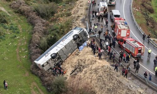 Neštěstí v oblíbené destinaci. Při nehodě autobusu v Antalyi zemřelo osm lidí, 26 se zranilo