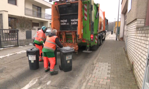 Pražští popeláři: Máme skvělou partu. Vysvětlili, jak funguje jízda na stupátku