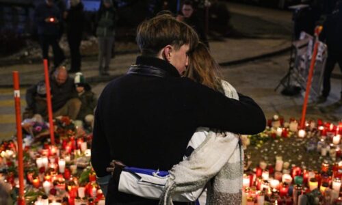 Další oběť ohnivého pekla ve Švýcarsku. Po měsíci v nemocnici zemřel 18letý mladík