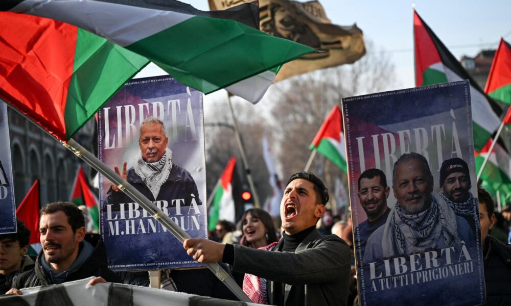 Násilnosti po proteste v Turíne si vyžiadali viac ako sto zranených policajtov