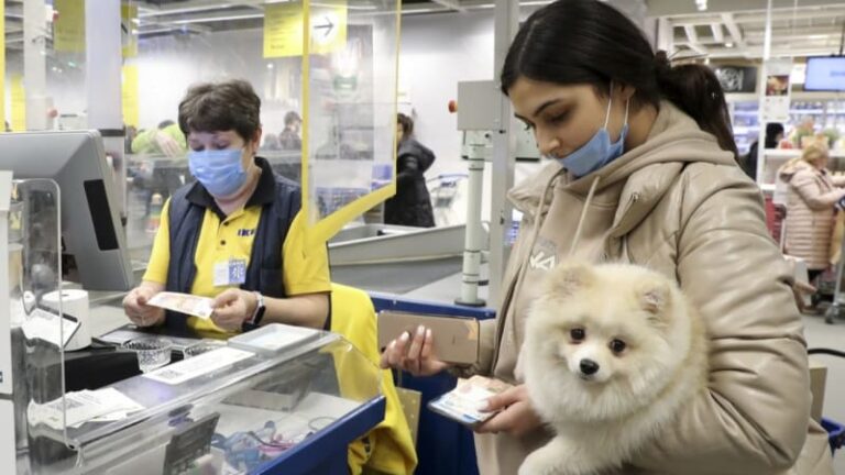 Ikea už do svých obchodů nepustí psy. zákaz pro děti do 10 let? fabulace, brání se řetězec