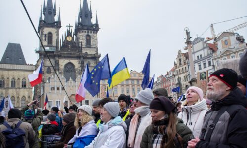 V Prahe sa na podporu prezidenta Pavla zišli desaťtisíce ľudí