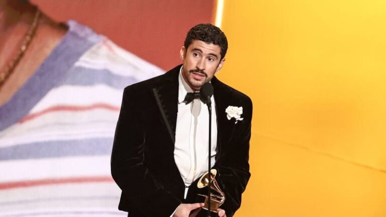 Grammy za album roku dostal rapper bad bunny. radovali se i billie eilish či dalajlama