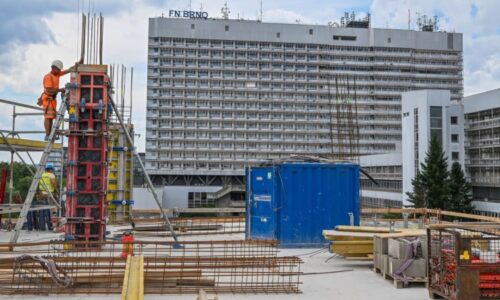 Pacienti brněnské nemocnice nebyli v bezpečí, tvrdí hasiči. Požár by mohl mít tragické následky