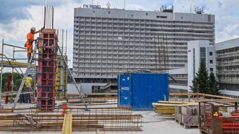 Pacienti brněnské nemocnice nebyli v bezpečí, tvrdí hasiči. požár by mohl mít tragické následky