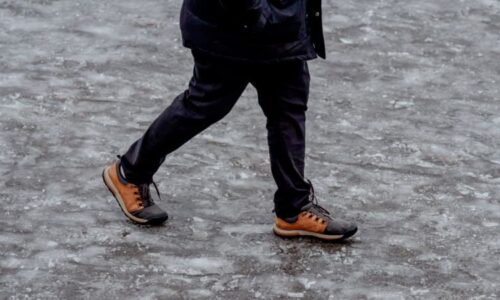 VÝSTRAHA: Pozor na silnou námrazu, varují meteorologové. Podívejte se, kde hrozí nebezpečí