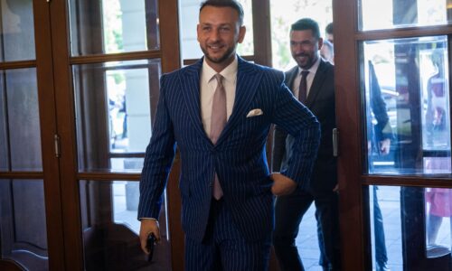 V Dunajskej Strede otvorili nové klientske centrum. Čoskoro budú ďalšie, avizuje Šutaj Eštok