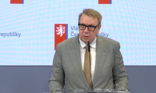 Vláda odložila superdávku, změna přijde až v létě. Úřady registrují statisíce žadatelů