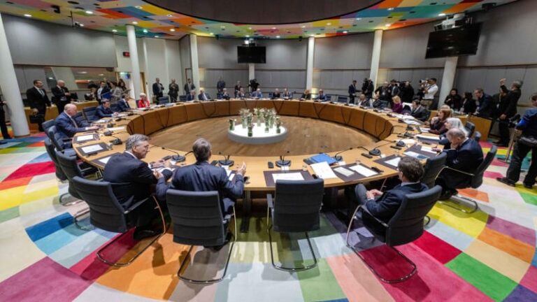 Komentář ondřeje krutílka: babiš by měl zastavit destrukci reputace česka v eu