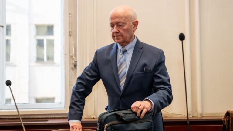 Psychiatr nutil pacientku, aby ho vozila na zádech a svlékala se. dostal několikaměsíční trest