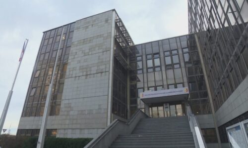 Policista odbyl znásilněnou ženu a případ odložil, teď stanul před soudem. Odešel s pokutou