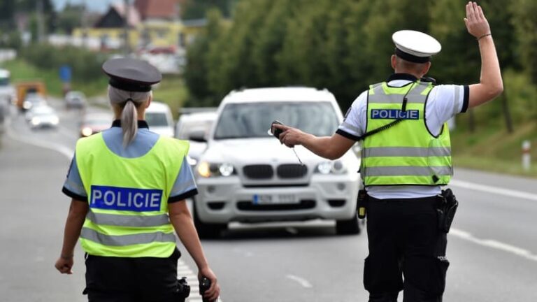 Za převoz větší hotovosti v česku hrozí pokuta až 10 milionů. rozhodne, co při kontrole řeknete
