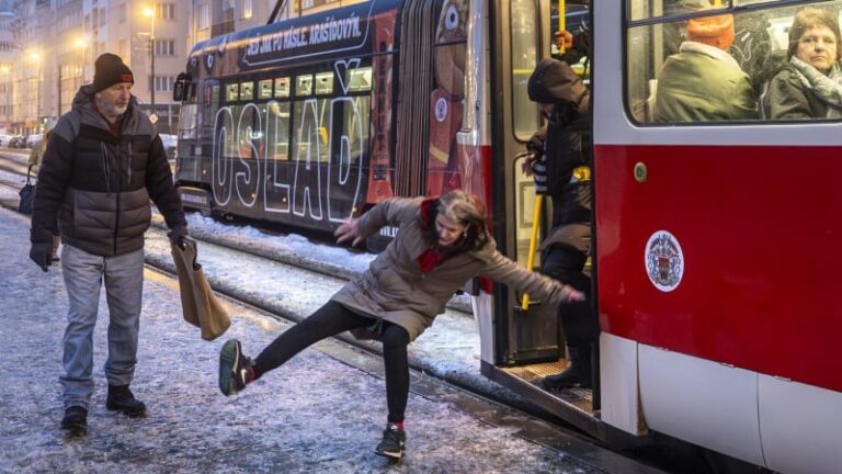 Ledová nálož trápí česko, platí vysoký stupeň výstrahy. mapa odhaluje nebezpečí