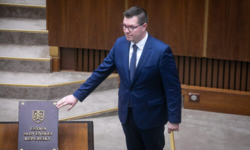 Poslanec Šimko z Hlasu spúšťa novú iniciatívu. Politici veľa hovoria, ja chcem však viac počúvať, hovorí – VIDEO