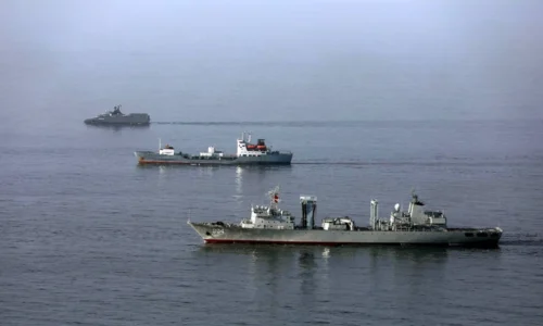 Lode troch jadrových mocností by sa mohli zraziť pri pobreží iránu, čo je silný argument pre usa na ústup