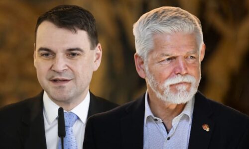 Rocker s kytarou versus uhlazený voják: Lidé srovnávají fotky Macinky a Pavla z mládí