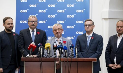 Benda ustál pokus o sestřelení z vedení klubu. Záda mu budou krýt noví a mladí poslanci