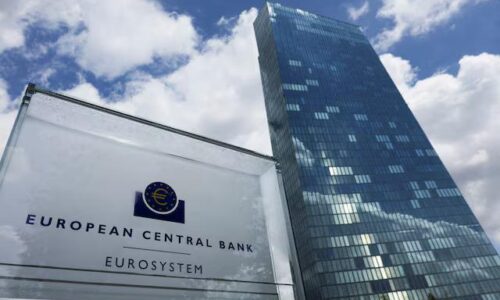 ECB menovú politiku na prvom zasadnutí v tomto roku pravdepodobne nezmení, podporuje to aj vývoj inflácie