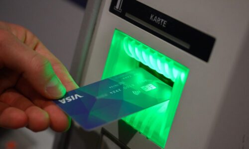 Banky vlani zarobili menej. Najväčší balík im doručili hypotéky, no stovky miliónov si odložili na horšie časy