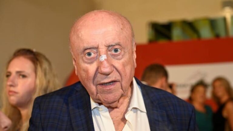 Samé lži. podle slováčka zneužívá jeho mrtvou dceru aničku, obrátil se na právníka