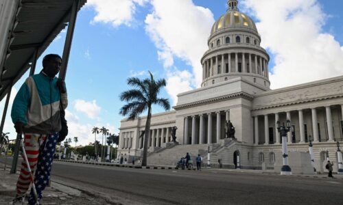 Východná Kuba zostala po výpadku siete bez elektriny, zasiahol štyri provincie
