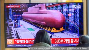 Severná kórea predviedla takmer dokončenú jadrovú ponorku s balistickými raketami