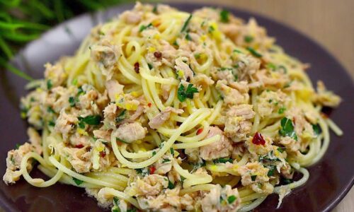 Wenn ich keine Zeit habe, mache ich diese einfachen und leckeren Thunfischnudeln.