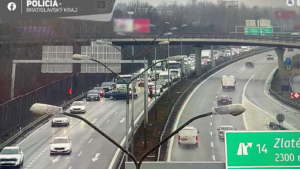 Nehoda na d1. diaľnica v bratislave v smere na prístavný most je pre zrážku blokovaná