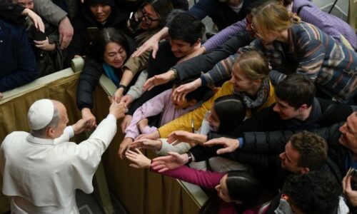 Pápež: Svetlo bratstva môže zvíťaziť nad temnotou bratovraždenia
