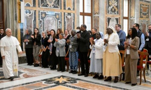 Pápež: Situácia mnohých detí na svete je tragédiou