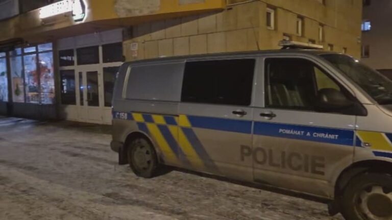 Exkluzivní záběry: muž se v karviné pokusil zavraždit svého soka v lásce. ve hře je obvinění