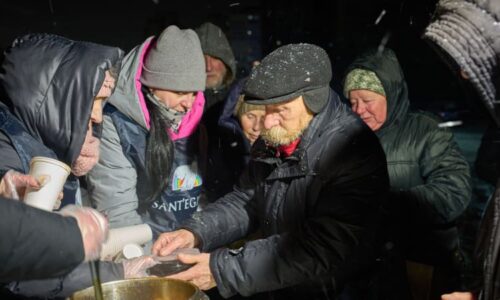 Kyjev mrzne. Bez tepla zůstává přes tisíc výškových bytovek, oprava potrvá měsíce
