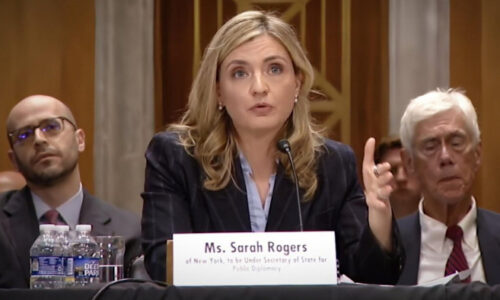 FT: USA plánujú financovať konzervatívne skupiny v Európe