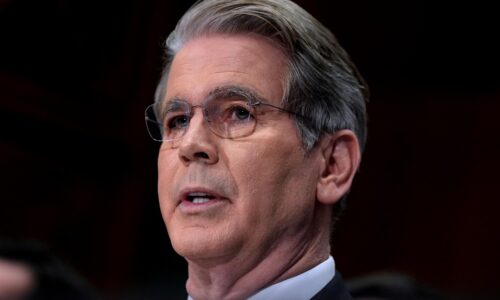 Ďalšie sankcie USA proti Rusku závisia od mierových rokovaní, oznámil minister financií Bessent