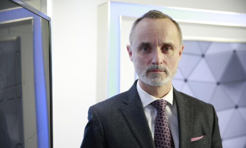 Valášek kritizuje kaliňáka za spôsob nákupu vozidiel tatra. môže ísť až o 150 miliónov eur navyše, tvrdí