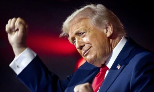 Trump sdílel klip zobrazující Obamovy jako opice v džungli. Rasismus, kritizují ho demokraté