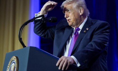 Trump pobúril videom, v ktorom sú Obamovci zobrazení ako opice. Už je odstránené, vraj išlo o omyl