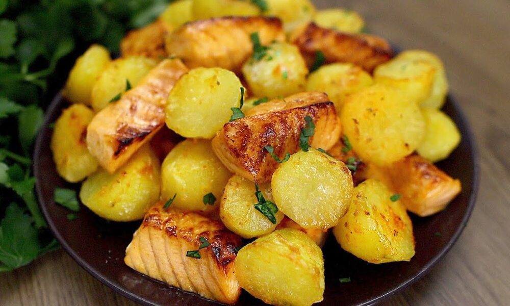 Kartoffeln mit Lachs im Ofen! Ein einfaches und köstliches Abendessen!