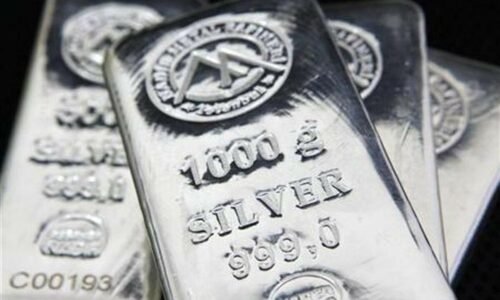 Čierny týždeň graduje. striebro stratilo lesk za desiatky dolárov, experti hovoria o troch príčinách