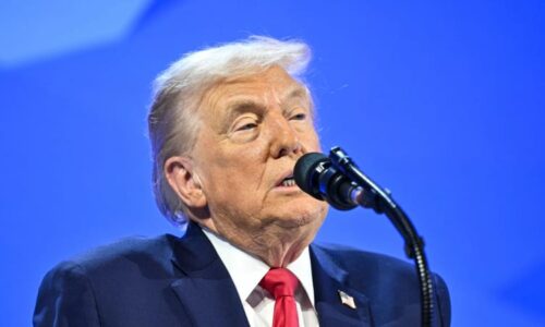 Trump se za rasistický vtípek s Obamou omlouvat nehodlá: Neviděl jsem to celé, vysvětlil