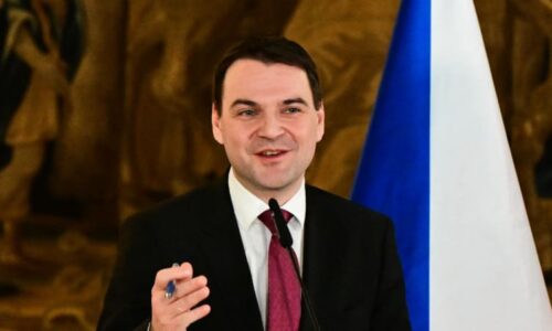 Shoda ANO a Pirátů: Macinka „dvojministr“? Zvládnout se to nedá. Pařil věří v nové jméno