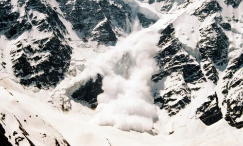 Smrtící laviny v Itálii: Zemřeli čtyři lidé, další jsou zranění. V horách hrozí nové nebezpečí