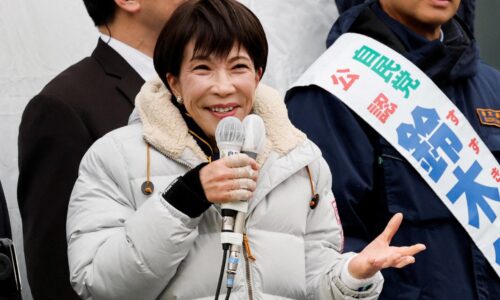 V Japonsku sa začali parlamentné voľby, favoritom je strana premiérky Takaičiovej