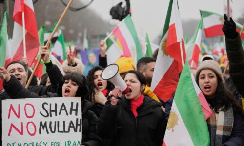 Tisíce ľudí protestovali v Berlíne proti iránskemu režimu