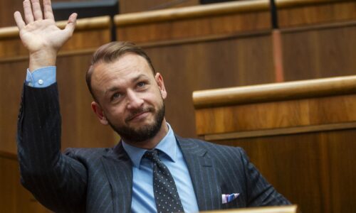Vyšetrovatelia sa pri MOM-kách hýbu správnym smerom, výsledky budú čoskoro, tvrdí Šutaj Eštok