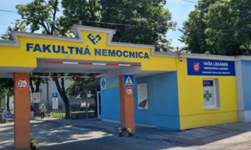 Polícia rieši oznámenie o bombovej hrozbe vo Fakultnej nemocnici v Trnave