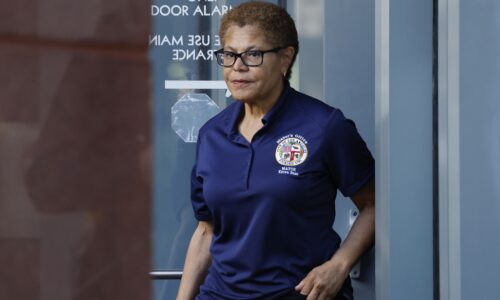 Palisades community reacts to claims LA Mayor Bass altered fire report