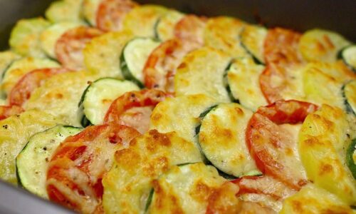 Kartoffeln mit Gemüse im Ofen! Einfach und lecker!