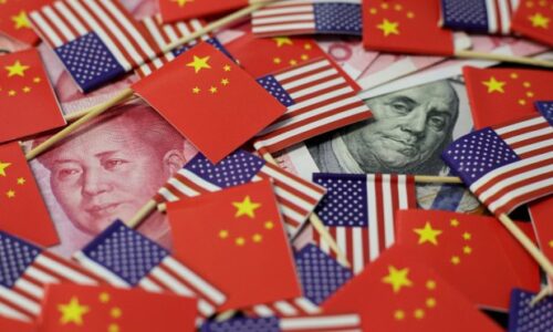 Público: Podiel dolára na globálnych rezervách dosiahol historické minimum